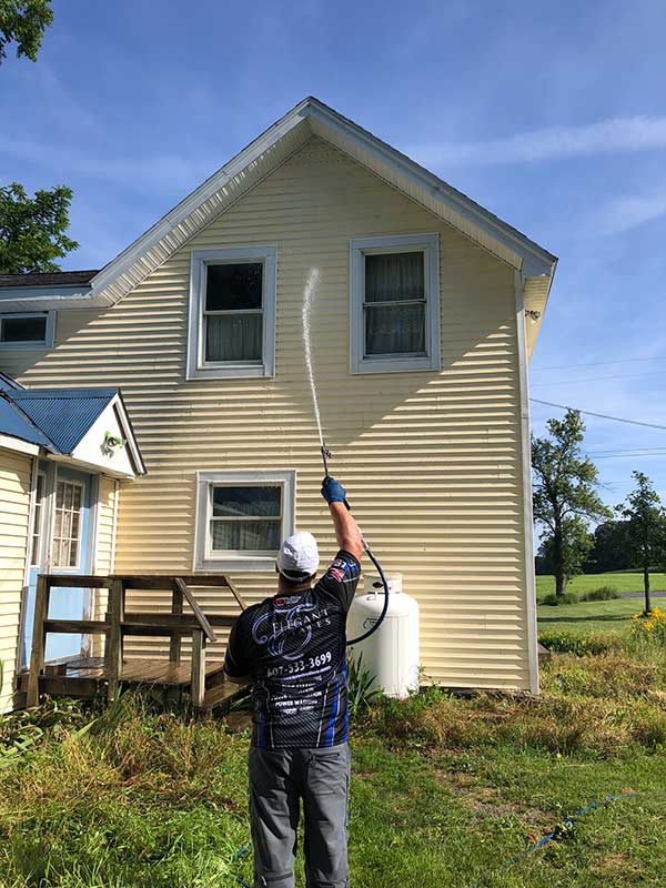 House Washing in Locke